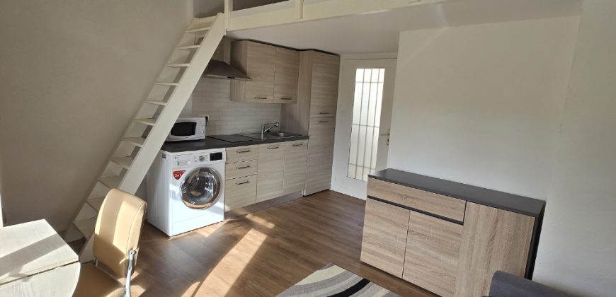 Réf DIAT/1. GOLFE JUAN Charmant studio meublé, climatisé, rénové de 17.87m² + mezzanine avec place de parking