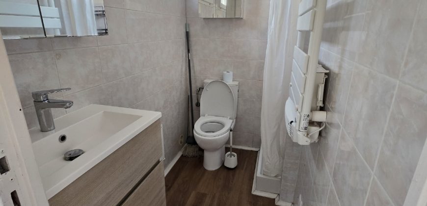 Réf DIAT/1. GOLFE JUAN Charmant studio meublé, climatisé, rénové de 17.87m² + mezzanine avec place de parking