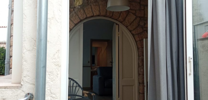 Réf MART/1. VALLAURIS, Charmant Studio meublé climatisé rénové, 24.22 + 9.50m² loggia, RDC exposition Sud avec Parking