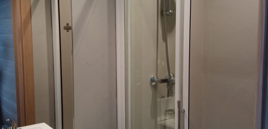 Réf MART/1. VALLAURIS, Charmant Studio meublé climatisé rénové, 24.22 + 9.50m² loggia, RDC exposition Sud avec Parking