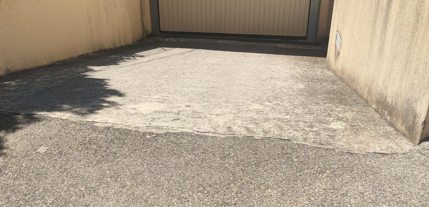 JOUT/1 – GOLFE JUAN, Box fermé 15m² en sous-sol sécurisée dans le centre de Golfe Juan