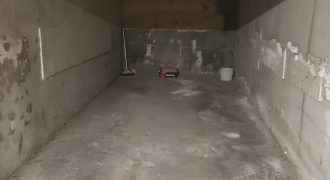 JOUT/1 – GOLFE JUAN, Box fermé 15m² en sous-sol sécurisée dans le centre de Golfe Juan