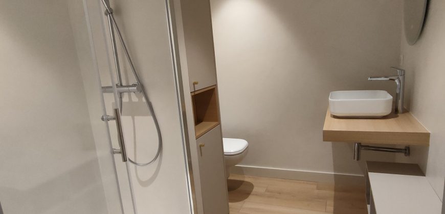 PARM/1 – Golfe Juan, Studio front de mer Vide, 33.33m² climatisé entièrement rénové, presta haut de gamme, PK sécurisé