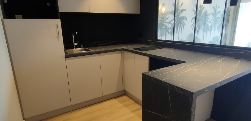 PARM/1 – Golfe Juan, Studio front de mer Vide, 33.33m² climatisé entièrement rénové, presta haut de gamme, PK sécurisé