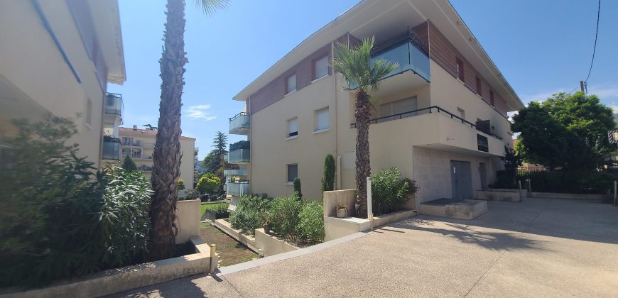 2P Terrasse + Parking sous-sol Vallauris