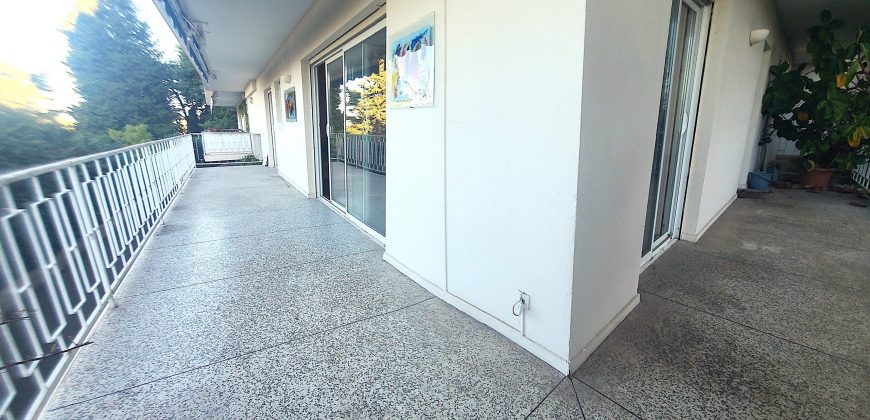 Exclu Grand 2P Terrasse Cave et Parking CANNES