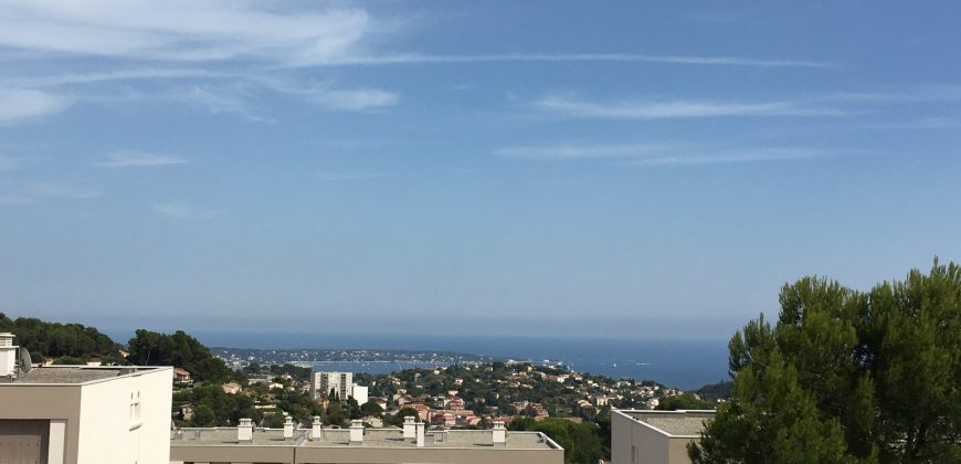 BOUL/1 – Vallauris Charmant 3P Vide 63.92m², 3ème étage sans ascenseur, expo Sud Vue Mer, cave et parking