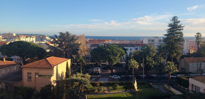 DHAU/1 – Centre de Golfe Juan, Spacieux 2P Meublé 50.81m² 6ème étage vue mer expo Sud, Pk et Cave