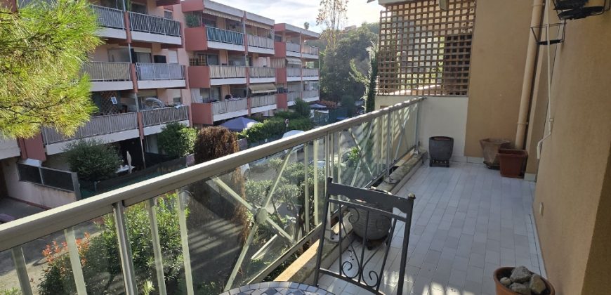 BAL/1 – Vallauris, Charmant 2P meublé 35.43m², Climatisé, 2ème étage Expo Est au calme avec Parking sécu