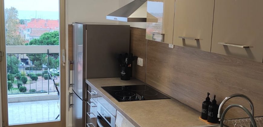 DHAU/1 – Centre de Golfe Juan, Spacieux 2P Meublé 50.81m² 6ème étage vue mer expo Sud, Pk et Cave
