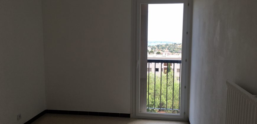 BOUL/1 – Vallauris Charmant 3P Vide 63.92m², 3ème étage sans ascenseur, expo Sud Vue Mer, cave et parking