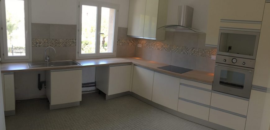 BOUL/1 – Vallauris Charmant 3P Vide 63.92m², 3ème étage sans ascenseur, expo Sud Vue Mer, cave et parking