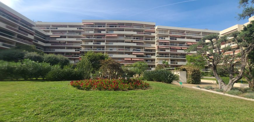 DHAU/1 – Centre de Golfe Juan, Spacieux 2P Meublé 50.81m² 6ème étage vue mer expo Sud, Pk et Cave