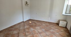 HAL/1 – Vallauris, Situé en bas de maison individuelle, 2P Vide 46.57m² traversant, terrasse privative et deux stationnements extérieurs sécurisés