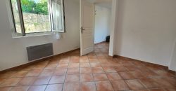 HAL/1 – Vallauris, Situé en bas de maison individuelle, 2P Vide 46.57m² traversant, terrasse privative et deux stationnements extérieurs sécurisés