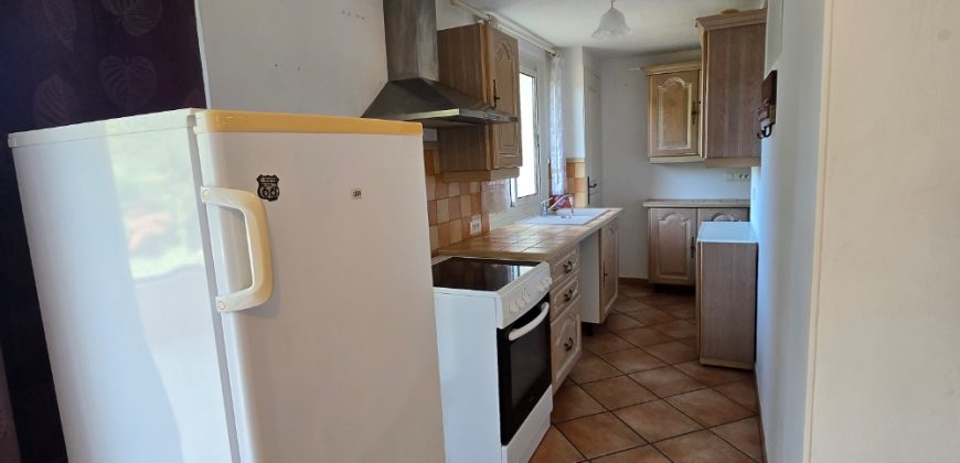 HAL/1 – Vallauris, Situé en bas de maison individuelle, 2P Vide 46.57m² traversant, terrasse privative et deux stationnements extérieurs sécurisés