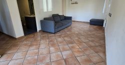 HAL/1 – Vallauris, Situé en bas de maison individuelle, 2P Vide 46.57m² traversant, terrasse privative et deux stationnements extérieurs sécurisés