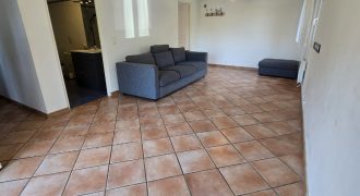 HAL/1 – Vallauris, Situé en bas de maison individuelle, 2P Vide 46.57m² traversant, terrasse privative et deux stationnements extérieurs sécurisés