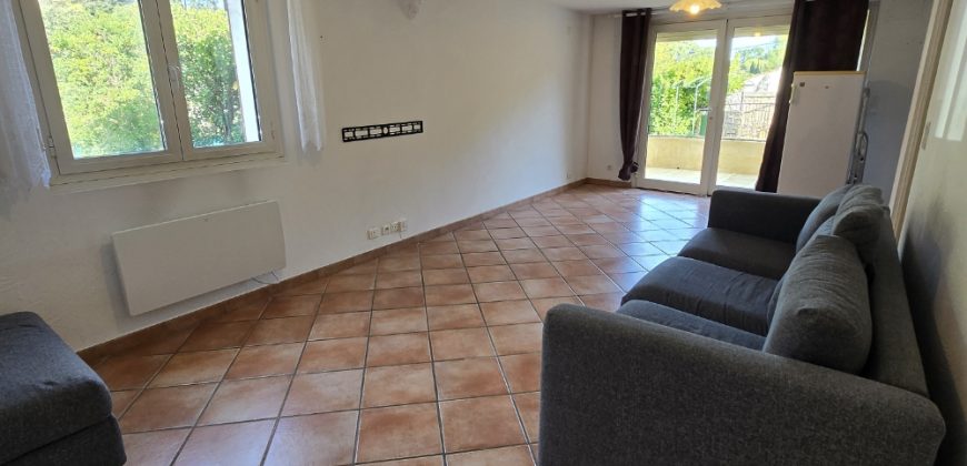 HAL/1 – Vallauris, Situé en bas de maison individuelle, 2P Vide 46.57m² traversant, terrasse privative et deux stationnements extérieurs sécurisés