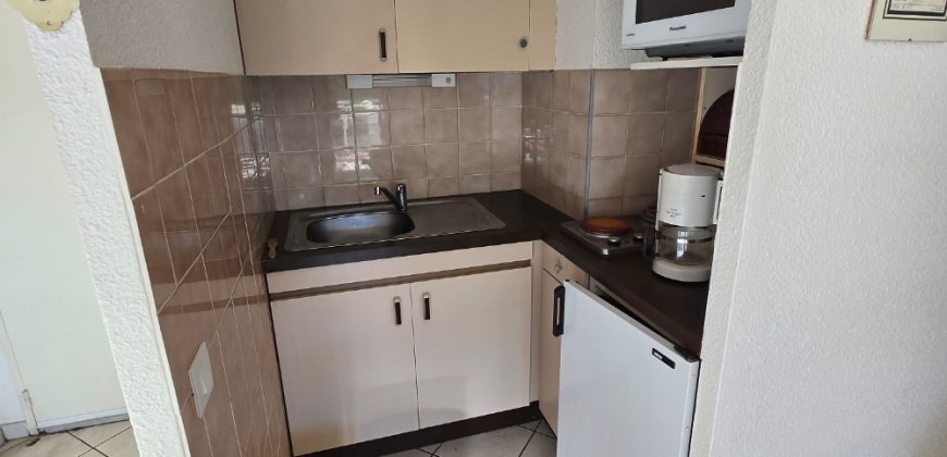 TOURN/1 – Golfe Juan, Charmant 2P meublé climatisé de 25.02m², expo Ouest, 2ème étage sans ascenseur, Pk ext sécu