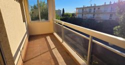 TOURN/1 – Golfe Juan, Charmant 2P meublé climatisé de 25.02m², expo Ouest, 2ème étage sans ascenseur, Pk ext sécu