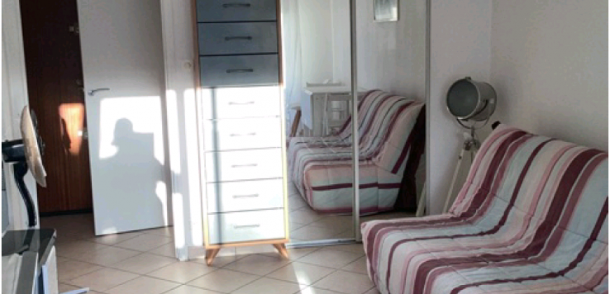 MORE/1 – Golfe Juan, Charmant 2P Meublé 29.72m², 2ème étage, terrasse expo Ouest, proche centre ville