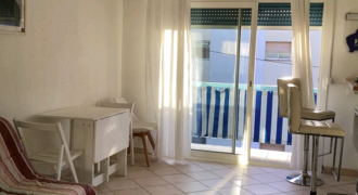 MORE/1 – Golfe Juan, Charmant 2P Meublé 29.72m², 2ème étage, terrasse expo Ouest, proche centre ville