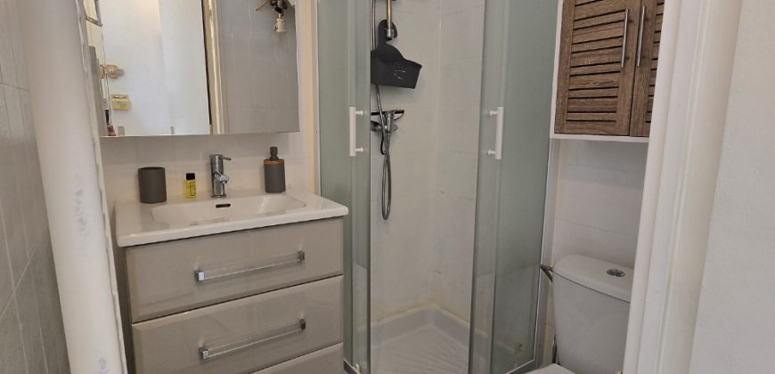 ARF/21 – Golfe Juan Vieux Port, Charmant Studio Meublé, rénové, 21.29m², Sud, 3ème étage sans ascenseur