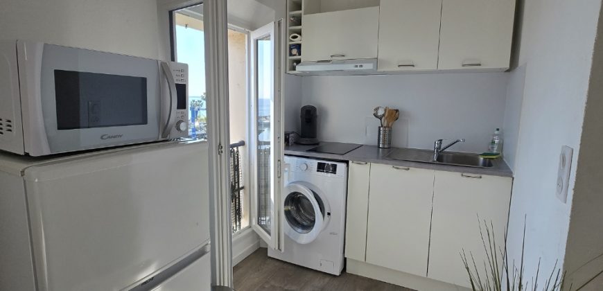 ARF/21 – Golfe Juan Vieux Port, Charmant Studio Meublé, rénové, 21.29m², Sud, 3ème étage sans ascenseur