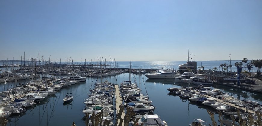 ARF/21 – Golfe Juan Vieux Port, Charmant Studio Meublé, rénové, 21.29m², Sud, 3ème étage sans ascenseur