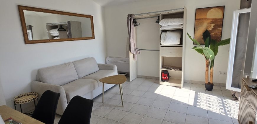 ARF/21 – Golfe Juan Vieux Port, Charmant Studio Meublé, rénové, 21.29m², Sud, 3ème étage sans ascenseur