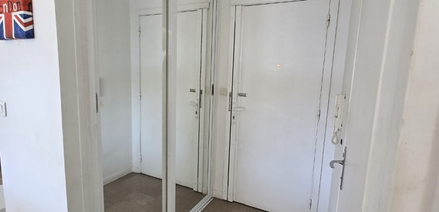 MAC/1 – Spacieux 2P meublé, climatisé, 43.92m², 3ème étage, bel aperçu mer plein Sud, proche centre ville