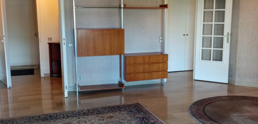 DORD/2P – EXCLU, Spacieux 2P 56.79m² Expo Sud Ouest, A rénover, cave et Garage privatif en sous-sol.