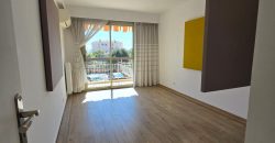 LER/LC – Golfe Juan, Spacieux appartement OU local commercial, 97.17m², vide, 1er étage, Traversant
