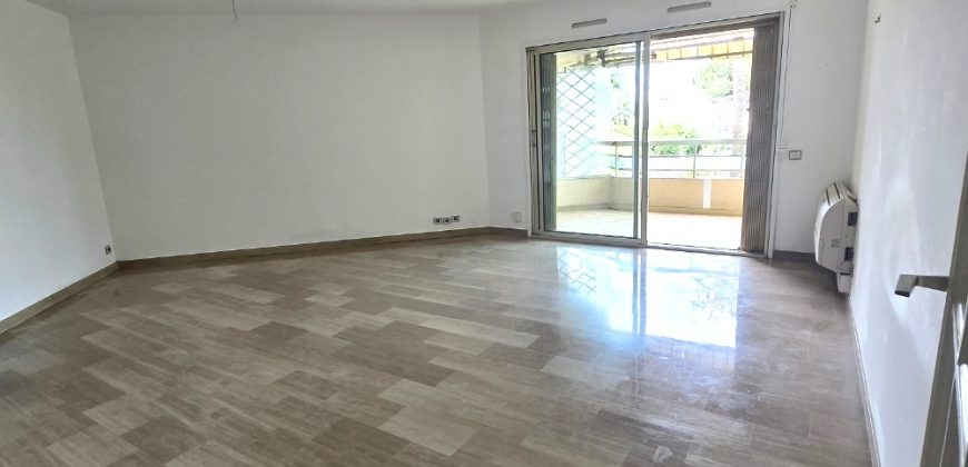 DORD/2P – EXCLU, Spacieux 2P 56.79m² Expo Sud Ouest, A rénover, cave et Garage privatif en sous-sol.