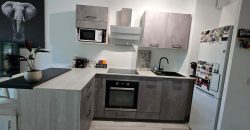 SCARCS/1 – Location étudiante à Vallauris, 2P meublé climatisé 36m² 1er ét. expo Ouest, avec PK en sous-sol