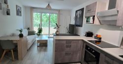 SCARCS/1 – Location étudiante à Vallauris, 2P meublé climatisé 36m² 1er ét. expo Ouest, avec PK en sous-sol