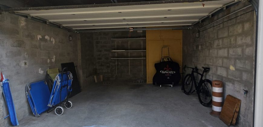A Vendre, Front de Mer, Spacieux 2P 51.67m² très bon état, Traversant, 2ème ét. Ascenseur, garage 20.73m² de plain pied