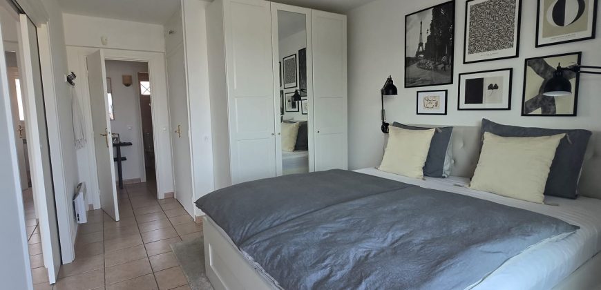 A Vendre, Front de Mer, Spacieux 2P 51.67m² très bon état, Traversant, 2ème ét. Ascenseur, garage 20.73m² de plain pied