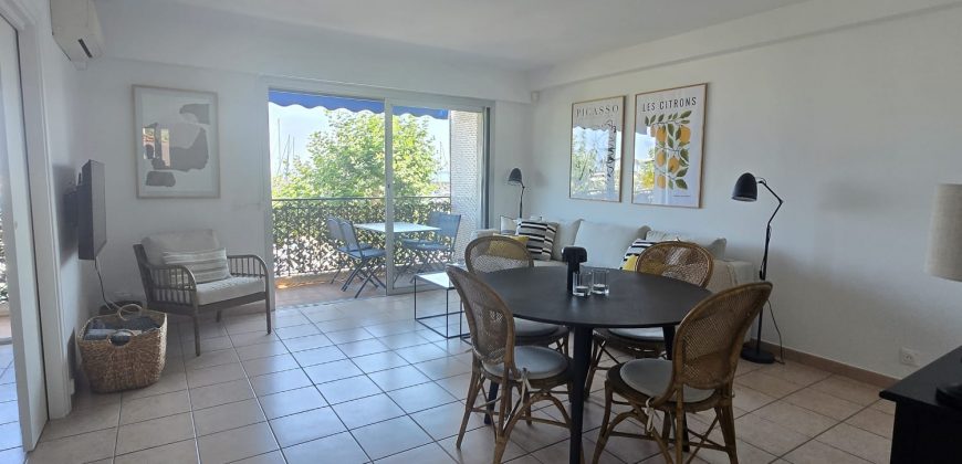 A Vendre, Front de Mer, Spacieux 2P 51.67m² très bon état, Traversant, 2ème ét. Ascenseur, garage 20.73m² de plain pied