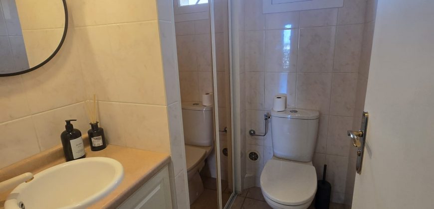 A Vendre, Front de Mer, Spacieux 2P 51.67m² très bon état, Traversant, 2ème ét. Ascenseur, garage 20.73m² de plain pied