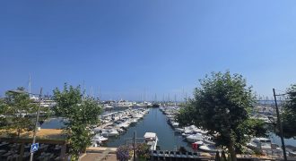A Vendre, Front de Mer, Spacieux 2P 51.67m² très bon état, Traversant, 2ème ét. Ascenseur, garage 20.73m² de plain pied