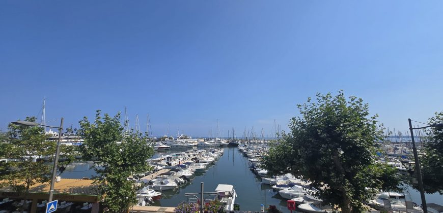 A Vendre, Front de Mer, Spacieux 2P 51.67m² très bon état, Traversant, 2ème ét. Ascenseur, garage 20.73m² de plain pied