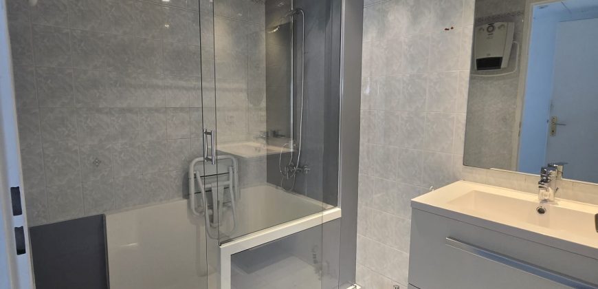 ULS/205 – GOLFE JUAN, Front de Mer Charmant 3P Vide 56.09m², 2ème ét. Expo Sud vue sur Port C. Rayon, garage