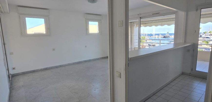 ULS/205 – GOLFE JUAN, Front de Mer Charmant 3P Vide 56.09m², 2ème ét. Expo Sud vue sur Port C. Rayon, garage