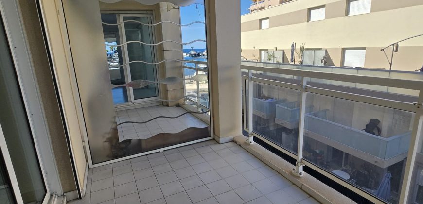 ULS/205 – GOLFE JUAN, Front de Mer Charmant 3P Vide 56.09m², 2ème ét. Expo Sud vue sur Port C. Rayon, garage