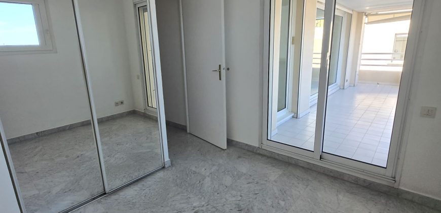 ULS/205 – GOLFE JUAN, Front de Mer Charmant 3P Vide 56.09m², 2ème ét. Expo Sud vue sur Port C. Rayon, garage