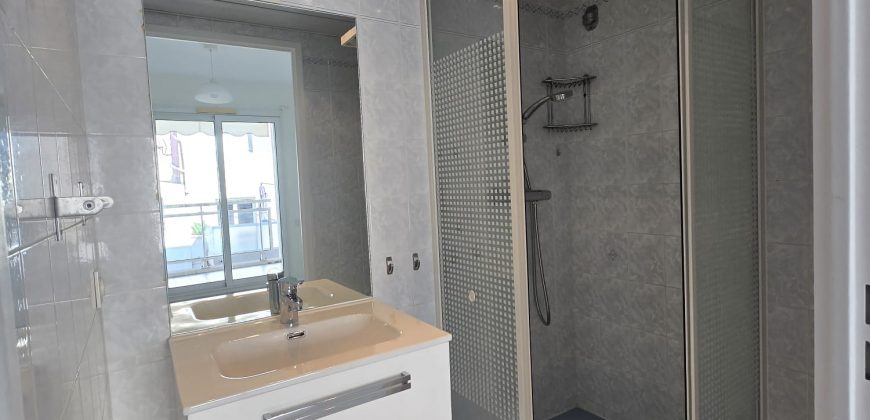 ULS/205 – GOLFE JUAN, Front de Mer Charmant 3P Vide 56.09m², 2ème ét. Expo Sud vue sur Port C. Rayon, garage