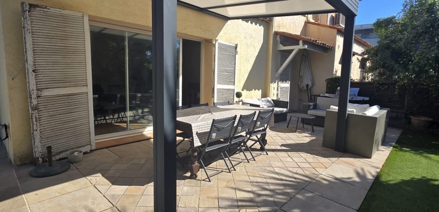 BAR/1, Le Cannet – Maison mitoyenne de 102.34m² Meublé, climatisé, sur 1 étage, plein Sud, Piscine privative, 2 Pk