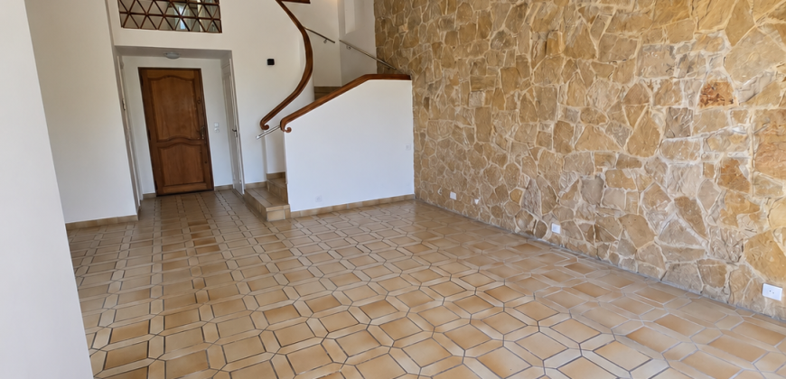 LAND/1 – Antibes secteur Fontmerle, 3P Duplex Vide 98.07²m climatisé rénové, RDJ Expo Sud, 2 PK